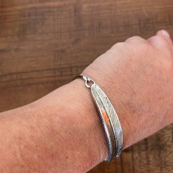 Lia Sophia feather bangle - Picture 2 of 4